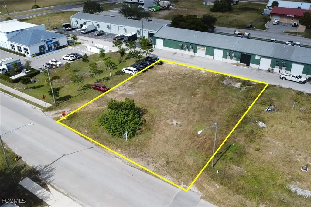 831 NE 7th Street Cape Coral FL 33909