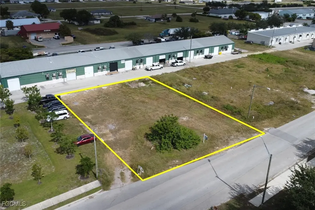 831 NE 7th Street Cape Coral FL 33909