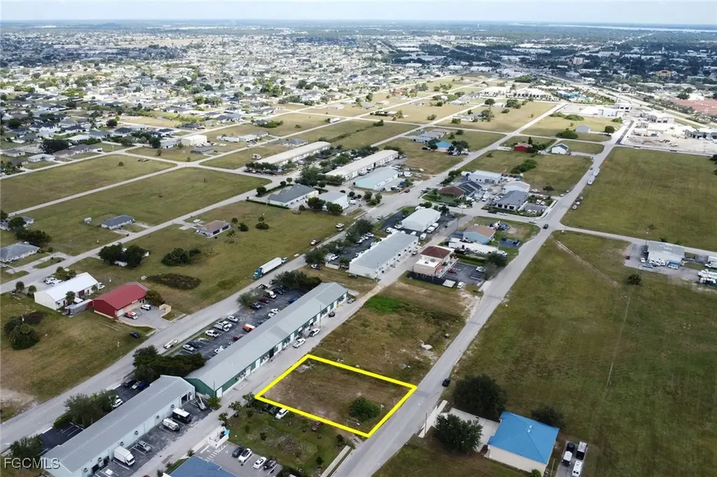 831 NE 7th Street Cape Coral FL 33909