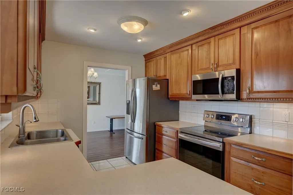 3117 SE 19th Avenue Cape Coral FL 33904