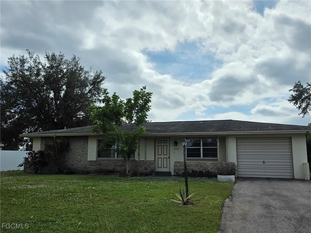 1507 Medford Place Lehigh Acres FL 33936