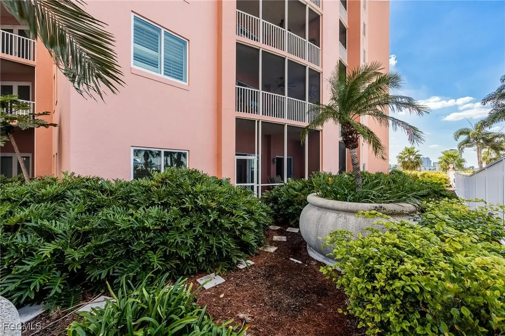 2743 1st Street Fort Myers FL 33916