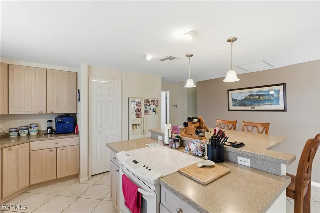 3527 SE 22nd Place Cape Coral FL 33904