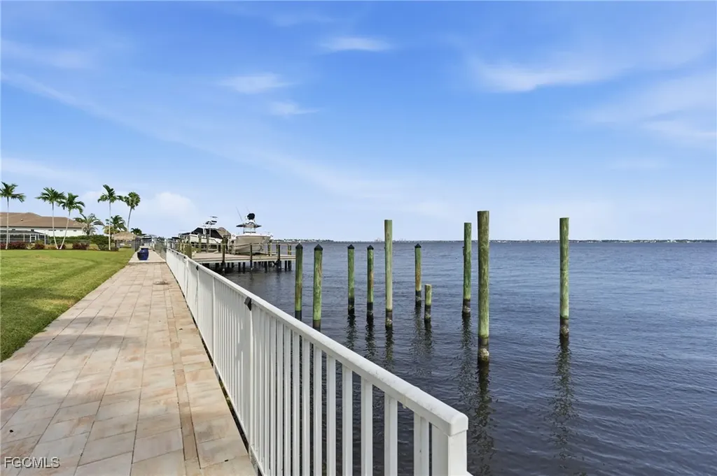 3527 SE 22nd Place Cape Coral FL 33904