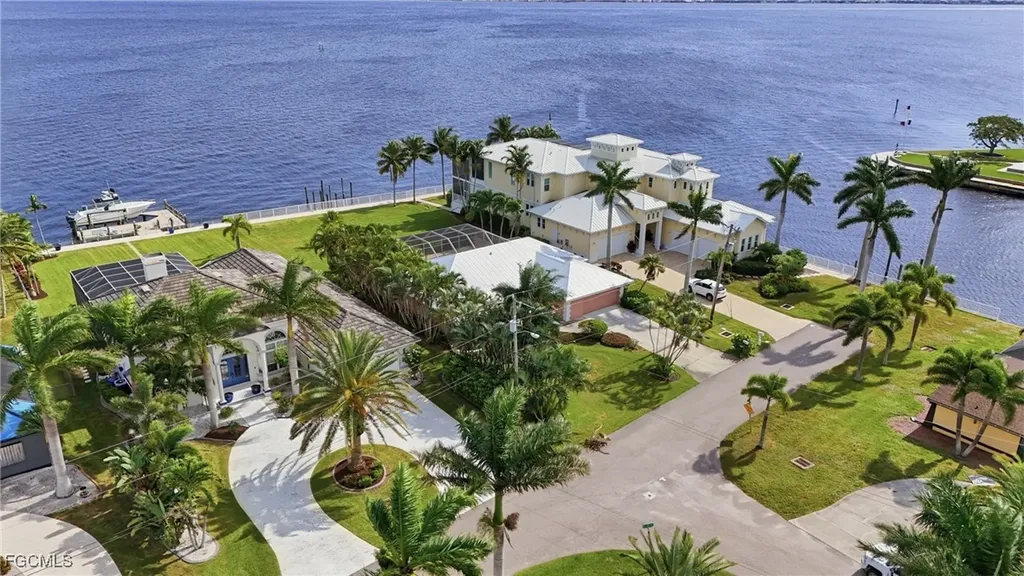 3527 SE 22nd Place Cape Coral FL 33904