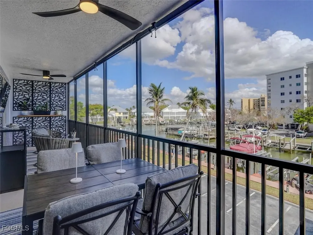 Fort Myers Beach FL, 4431 Bay Beach Lane, Unit 522