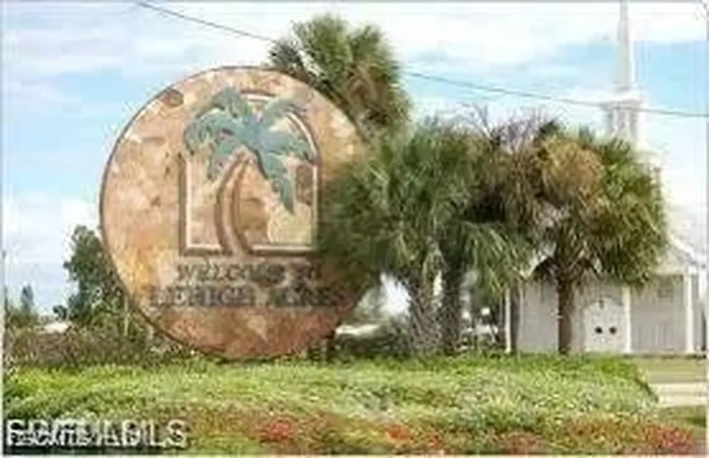 5902 Queen Avenue N Lehigh Acres FL 33971