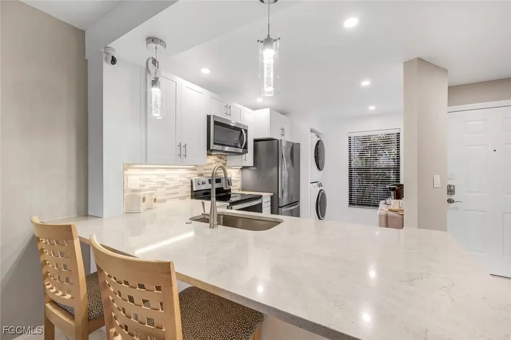 4616 SE 5th Place Cape Coral FL 33904