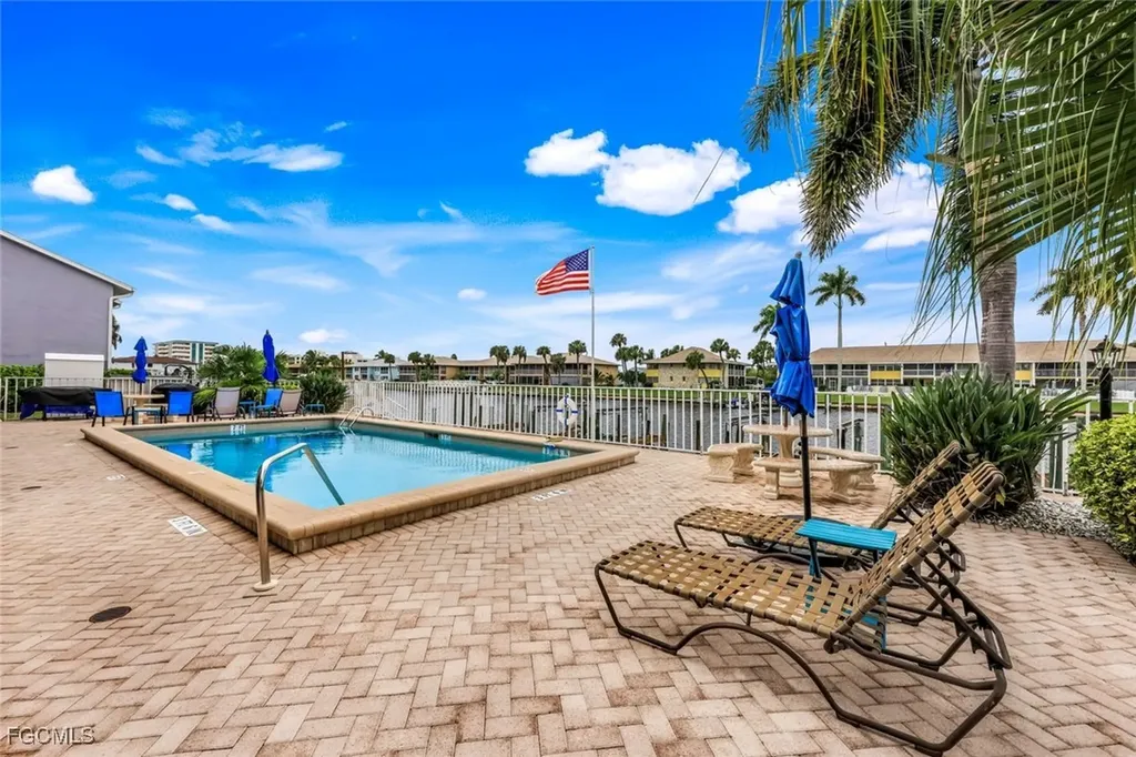 4616 SE 5th Place Cape Coral FL 33904