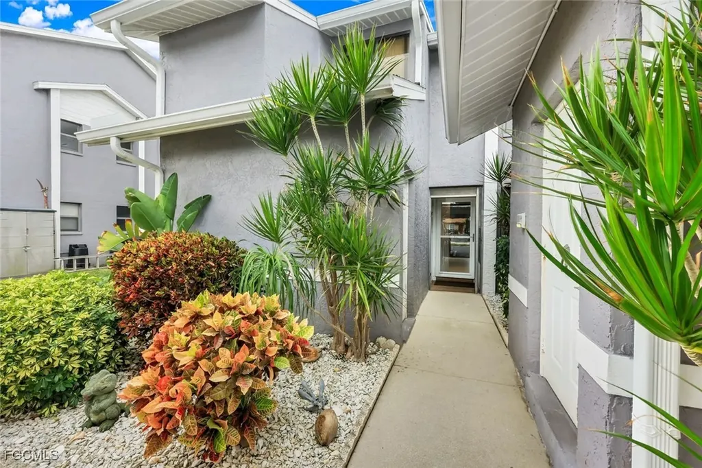 4616 SE 5th Place Cape Coral FL 33904