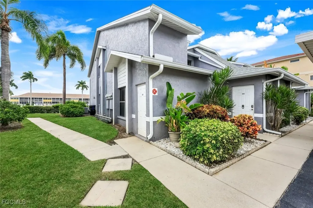 4616 SE 5th Place Cape Coral FL 33904