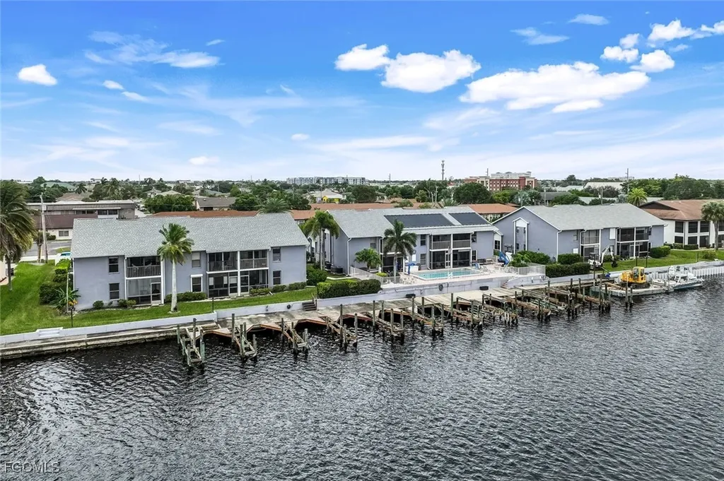 4616 SE 5th Place Cape Coral FL 33904