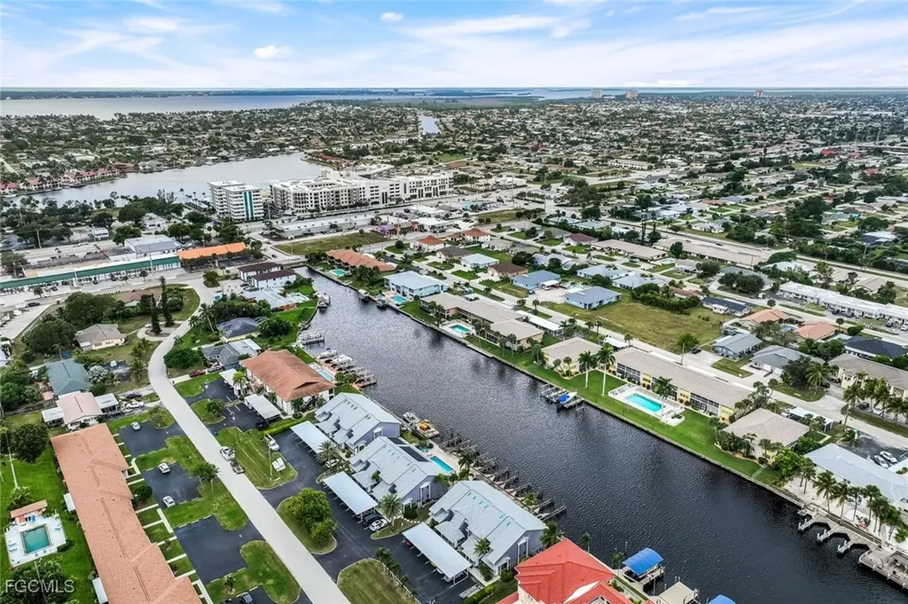 4616 SE 5th Place Cape Coral FL 33904