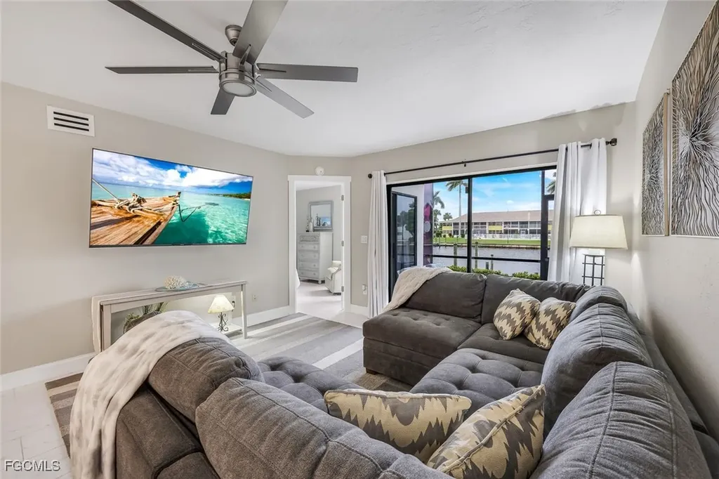 4616 SE 5th Place Cape Coral FL 33904