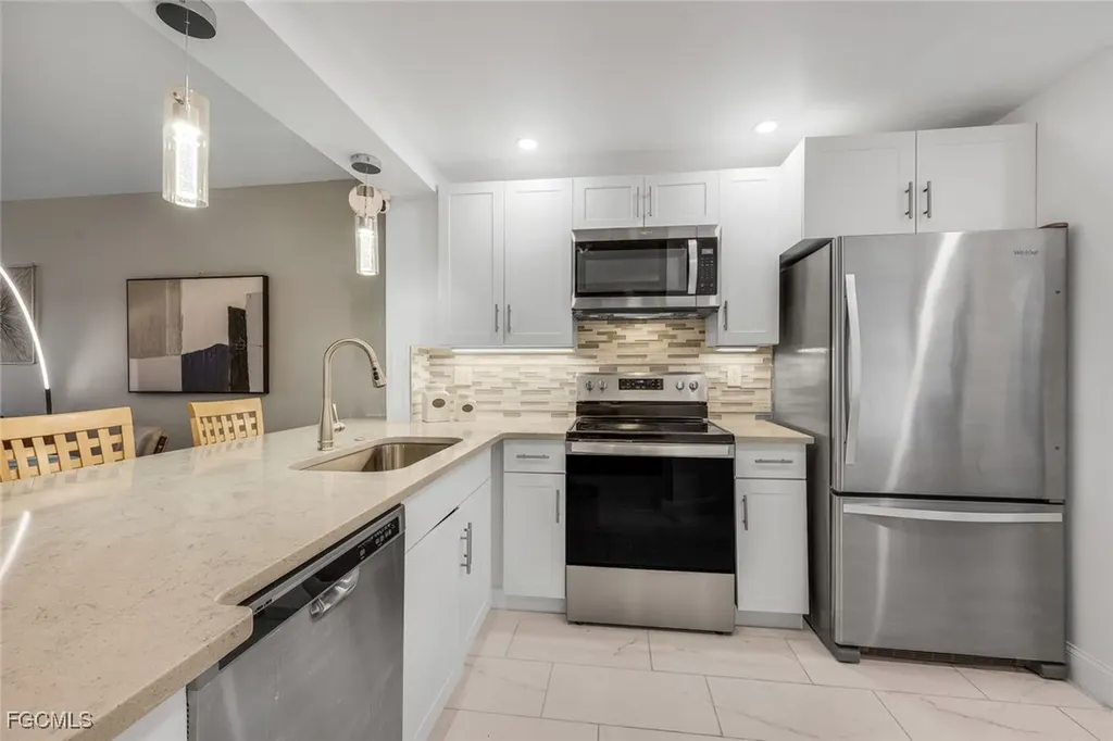 4616 SE 5th Place Cape Coral FL 33904