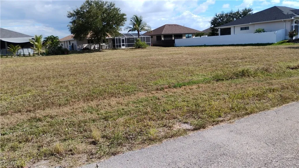 1439 NW 37th Place Cape Coral FL 33993