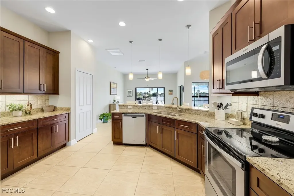 401 NE 19th Place Cape Coral FL 33909