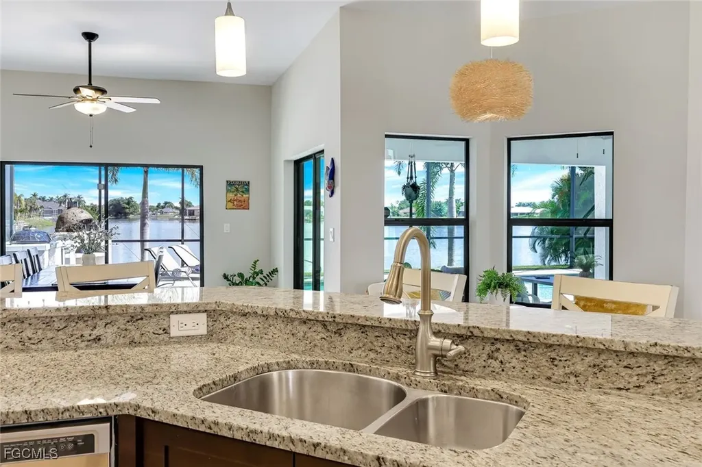 401 NE 19th Place Cape Coral FL 33909