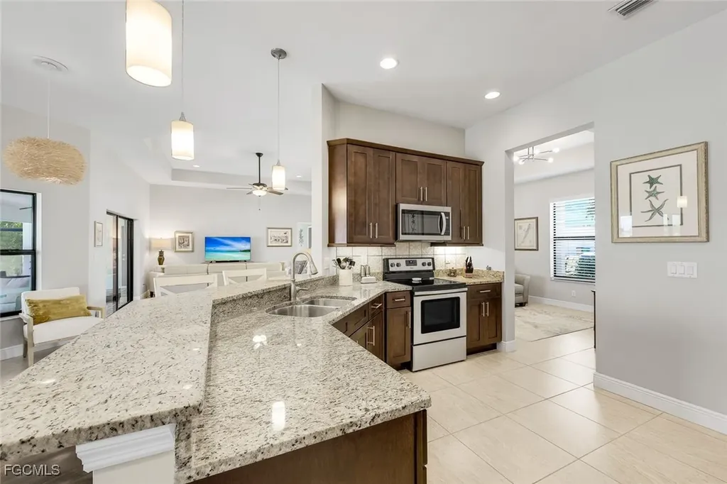 401 NE 19th Place Cape Coral FL 33909