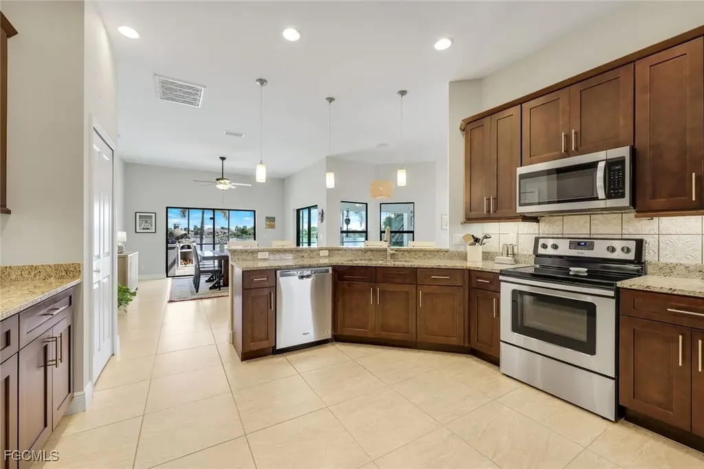 401 NE 19th Place Cape Coral FL 33909