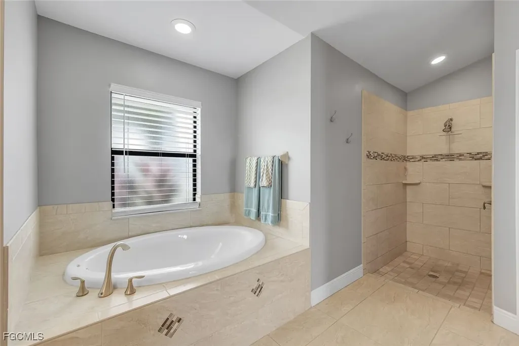 401 NE 19th Place Cape Coral FL 33909