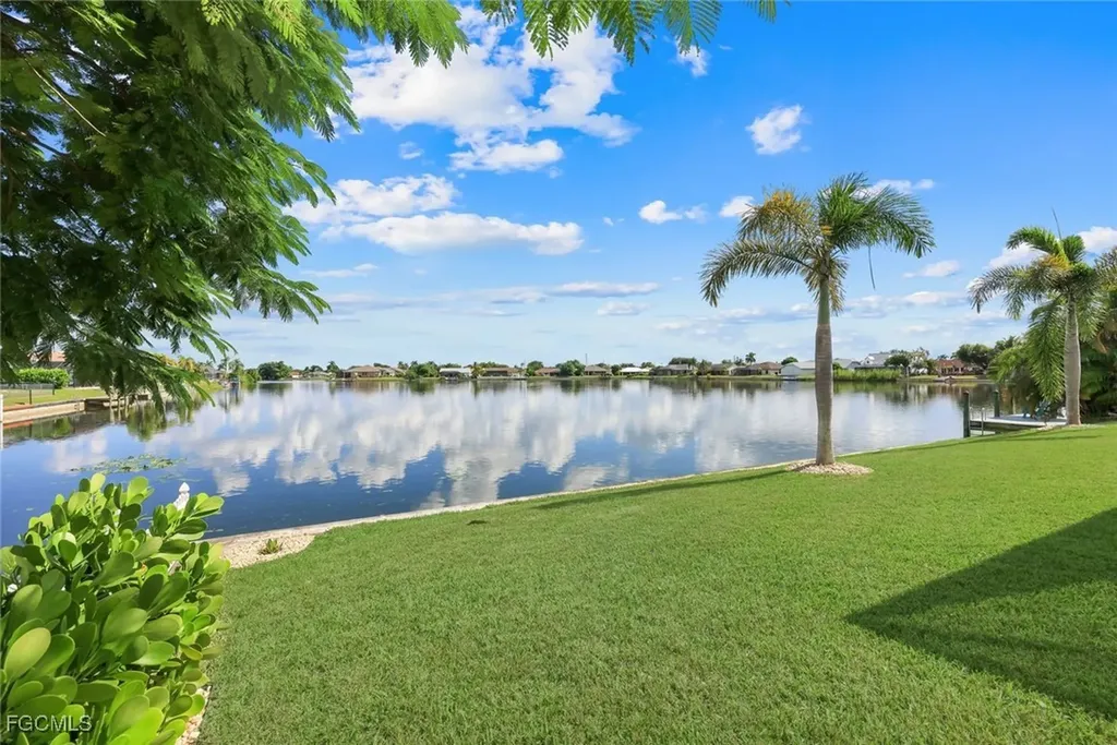 401 NE 19th Place Cape Coral FL 33909
