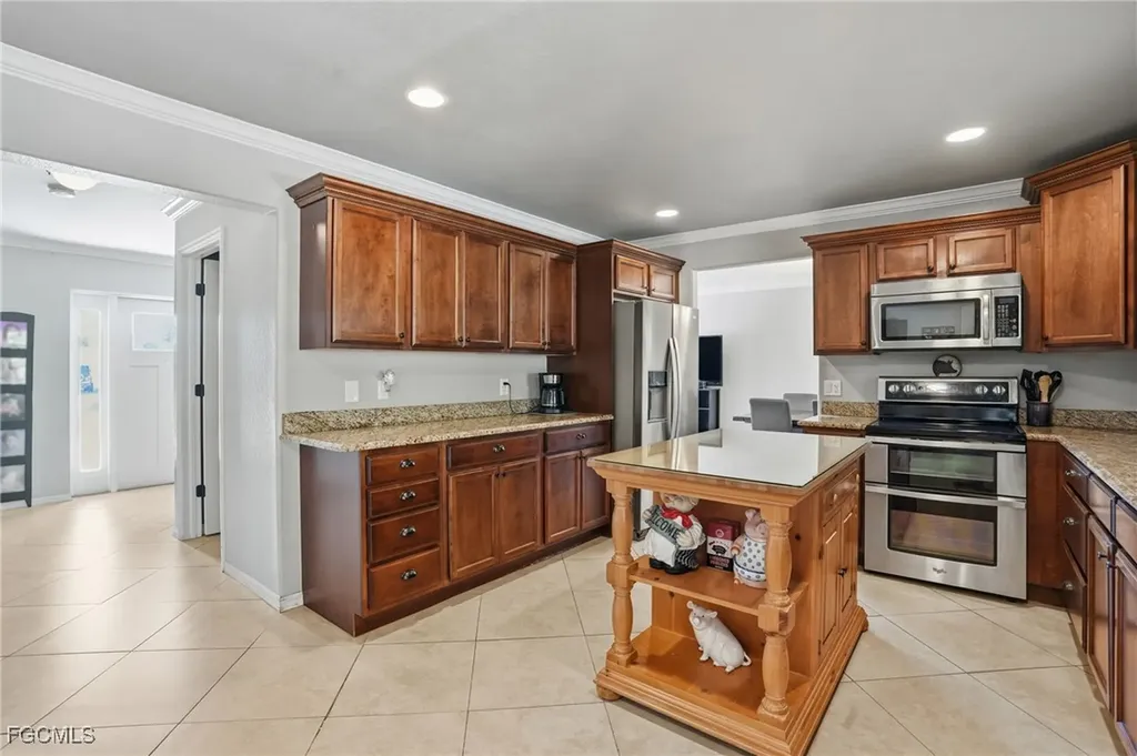 229 SW 38th Terrace Cape Coral FL 33914