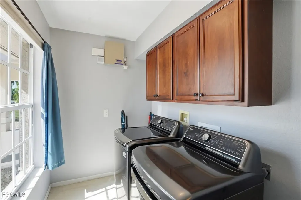 229 SW 38th Terrace Cape Coral FL 33914