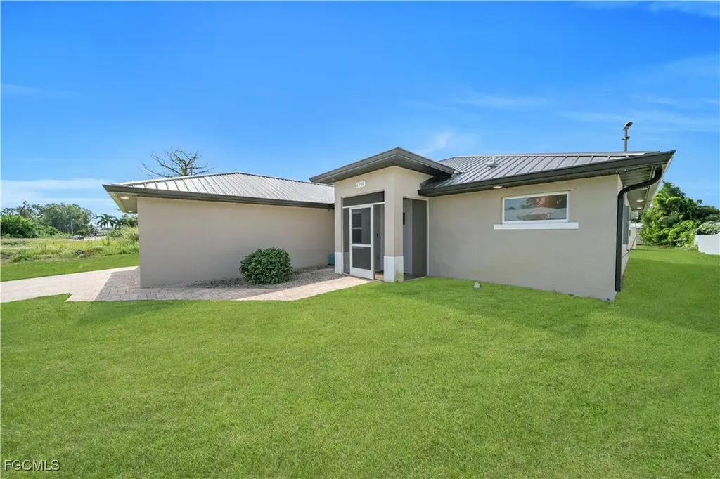 1301 Dorothy Avenue N Lehigh Acres FL 33971