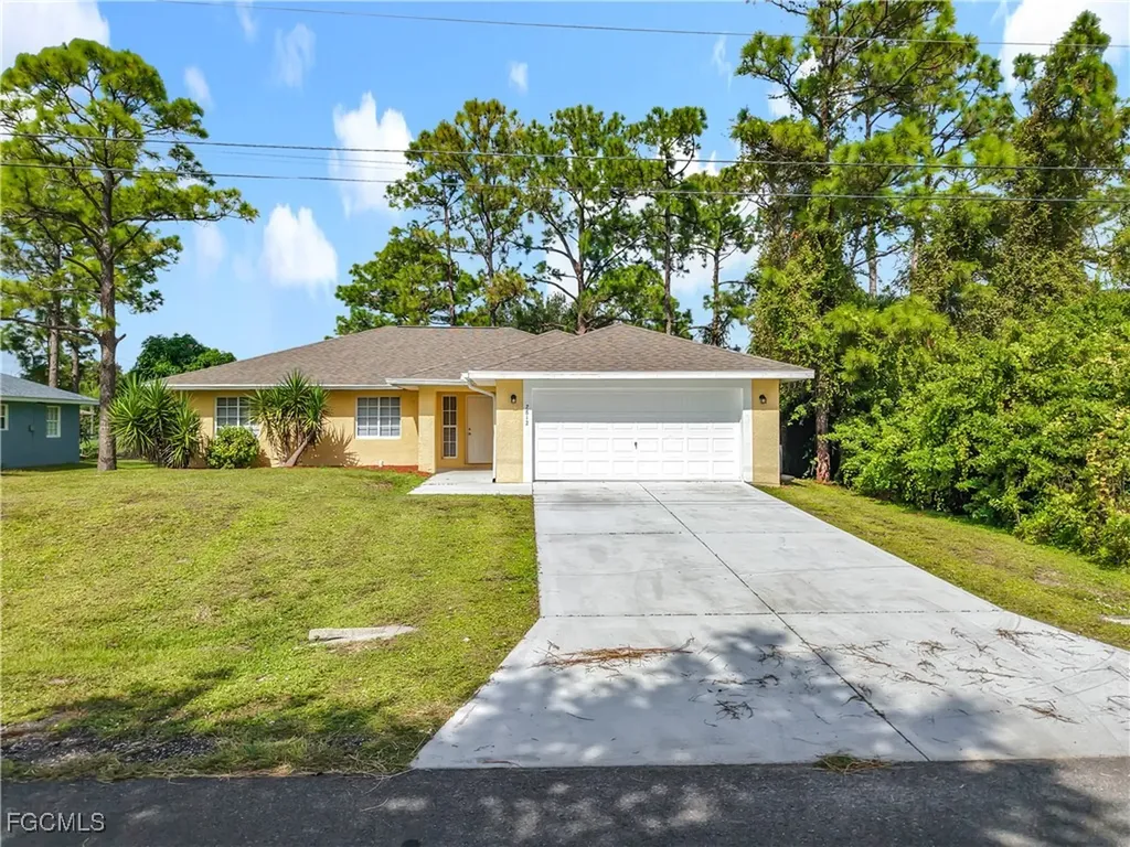 2812 4th Street SW Lehigh Acres FL 33976