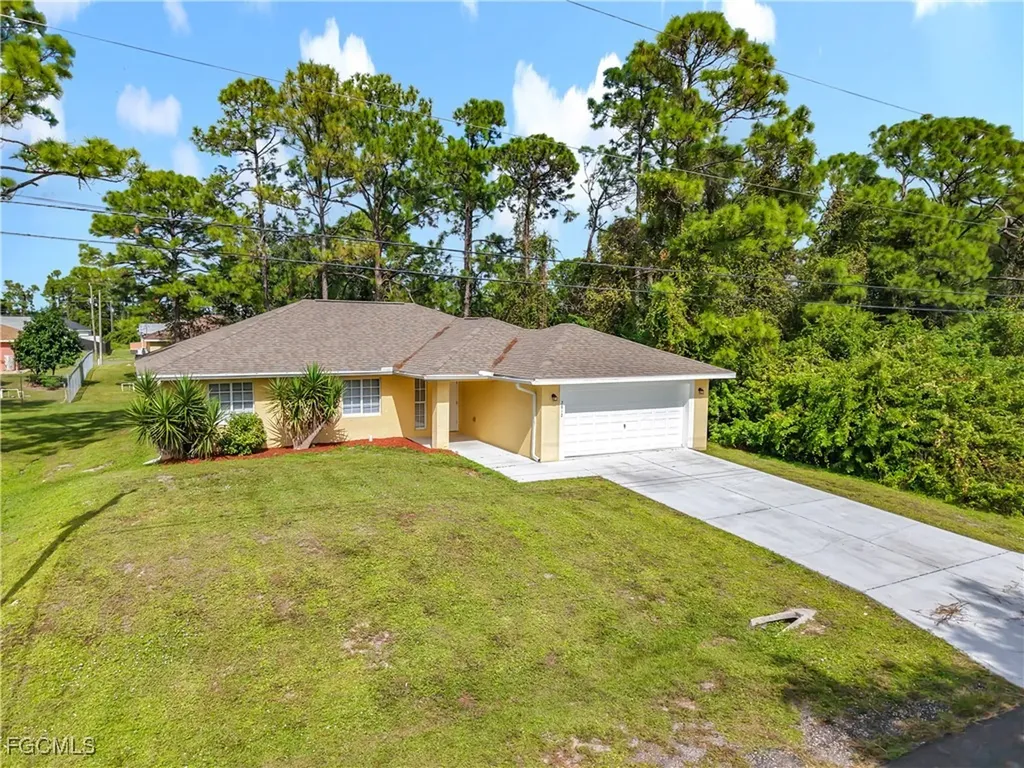 2812 4th Street SW Lehigh Acres FL 33976