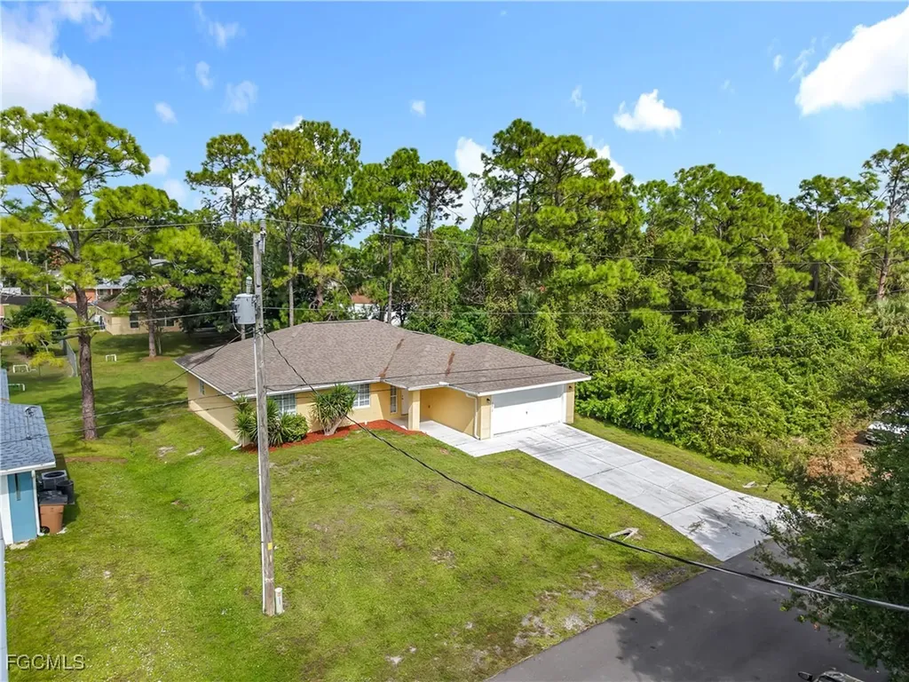 2812 4th Street SW Lehigh Acres FL 33976
