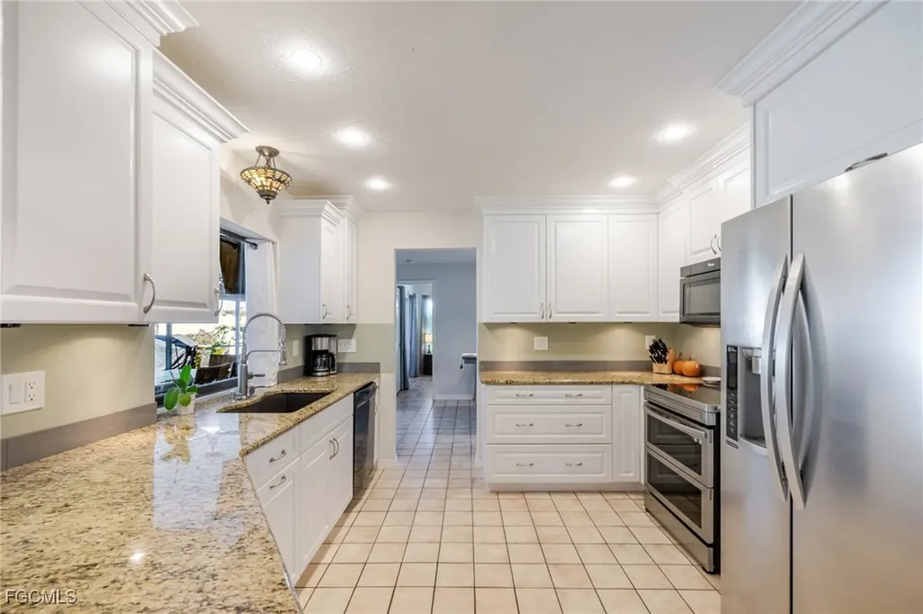 1518 SE 10th Place Cape Coral FL 33990