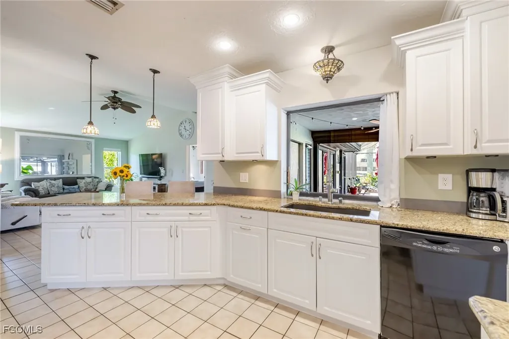 1518 SE 10th Place Cape Coral FL 33990