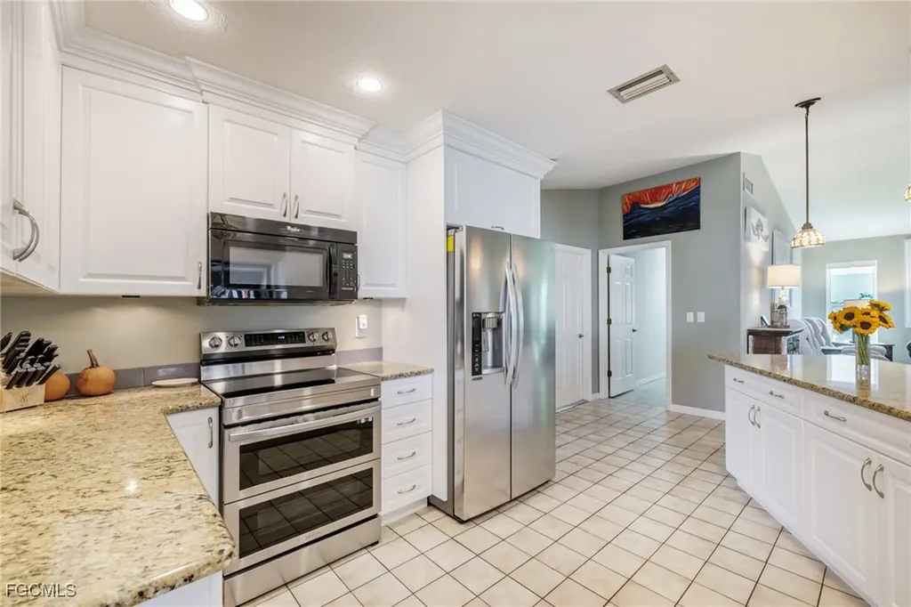 1518 SE 10th Place Cape Coral FL 33990