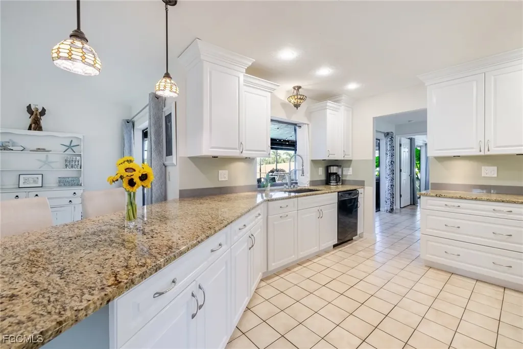 1518 SE 10th Place Cape Coral FL 33990