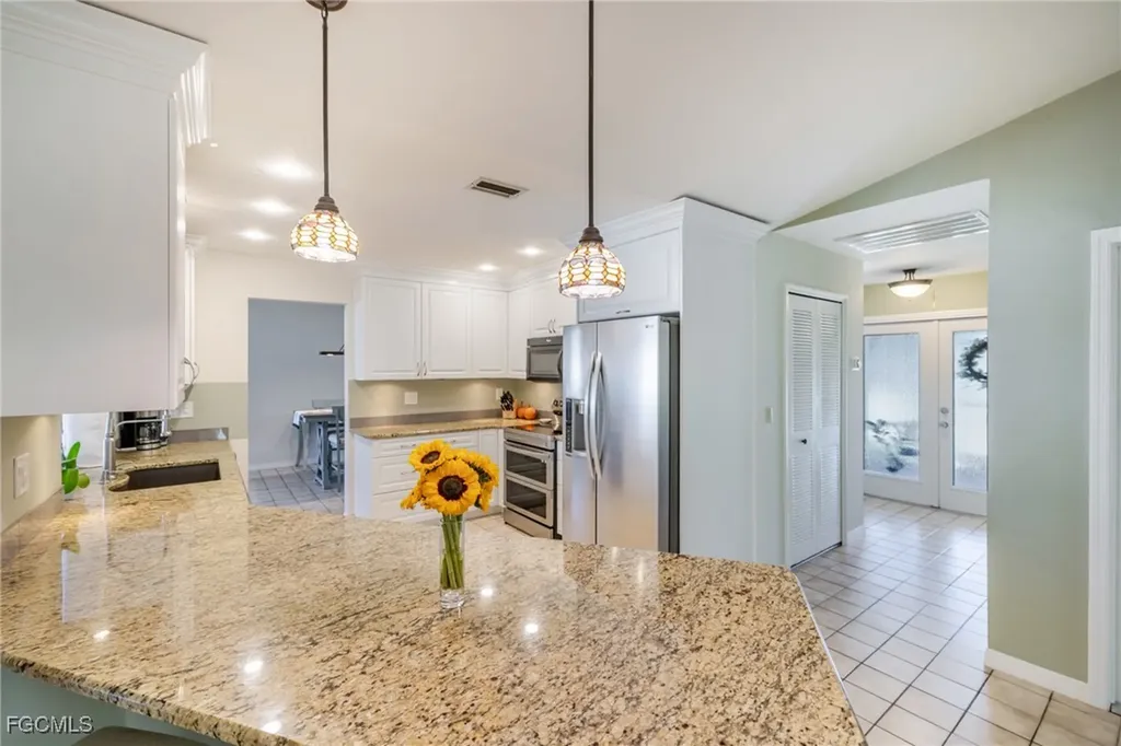 1518 SE 10th Place Cape Coral FL 33990