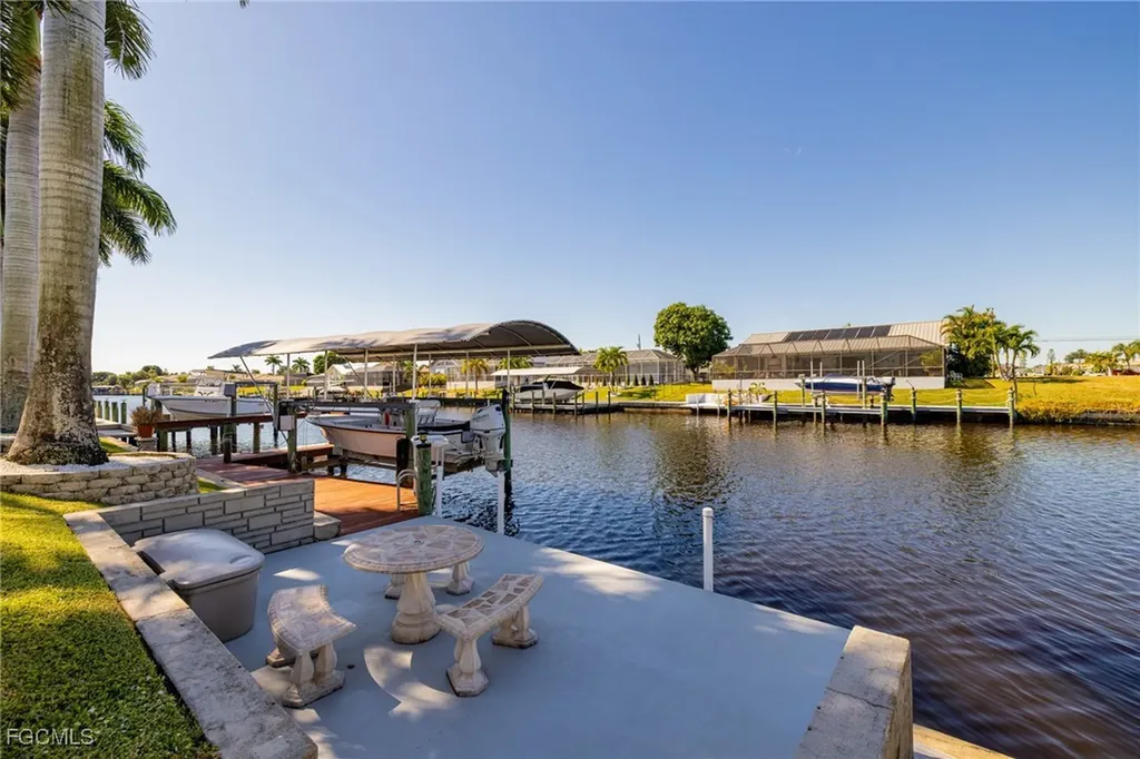 1518 SE 10th Place Cape Coral FL 33990