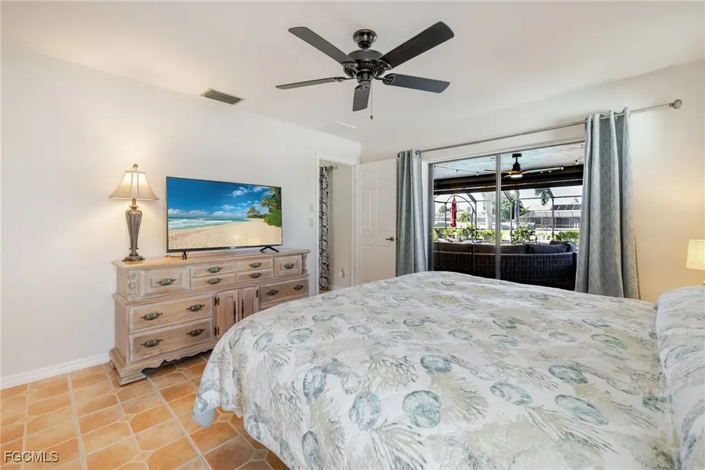 1518 SE 10th Place Cape Coral FL 33990