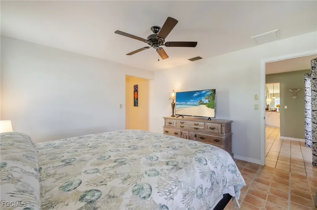 1518 SE 10th Place Cape Coral FL 33990