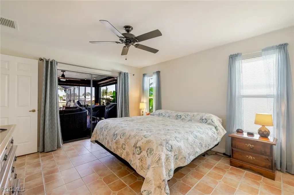 1518 SE 10th Place Cape Coral FL 33990