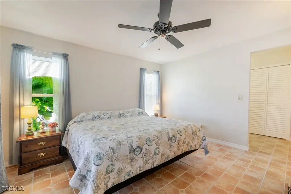 1518 SE 10th Place Cape Coral FL 33990