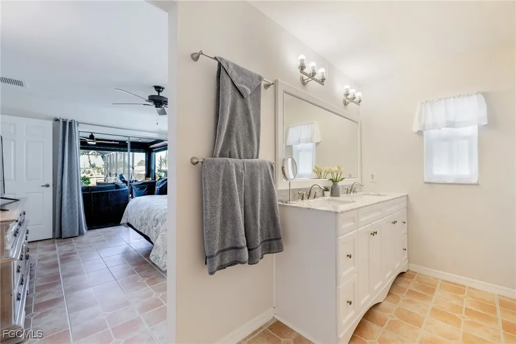 1518 SE 10th Place Cape Coral FL 33990