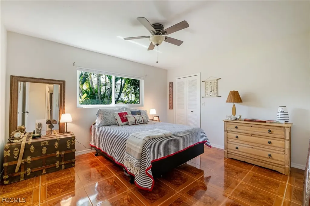 1518 SE 10th Place Cape Coral FL 33990