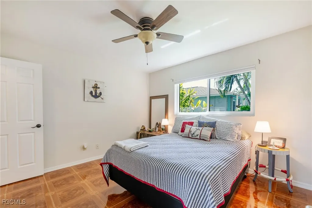 1518 SE 10th Place Cape Coral FL 33990