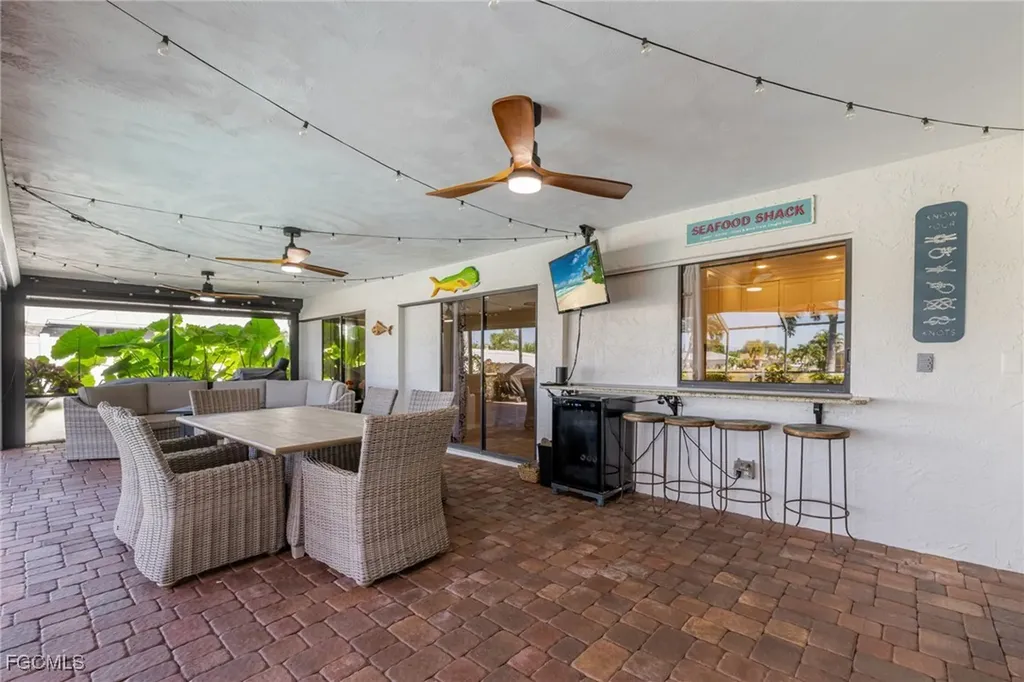 1518 SE 10th Place Cape Coral FL 33990