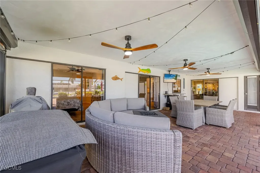 1518 SE 10th Place Cape Coral FL 33990