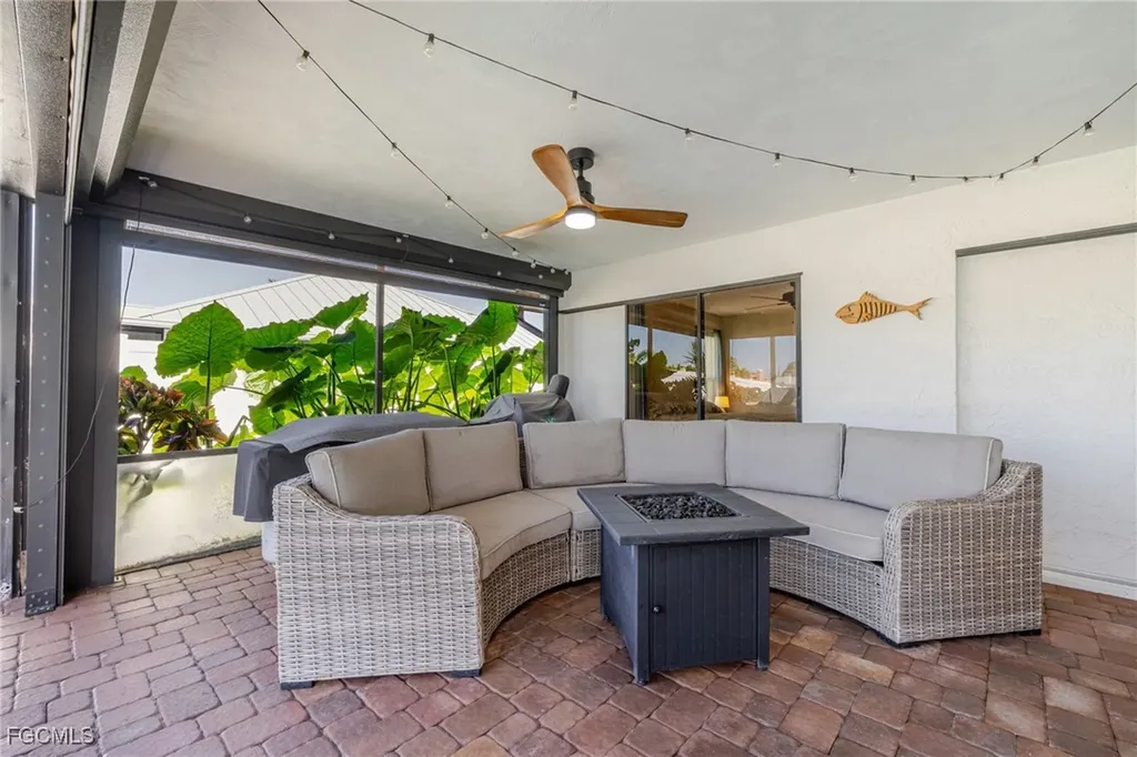 1518 SE 10th Place Cape Coral FL 33990