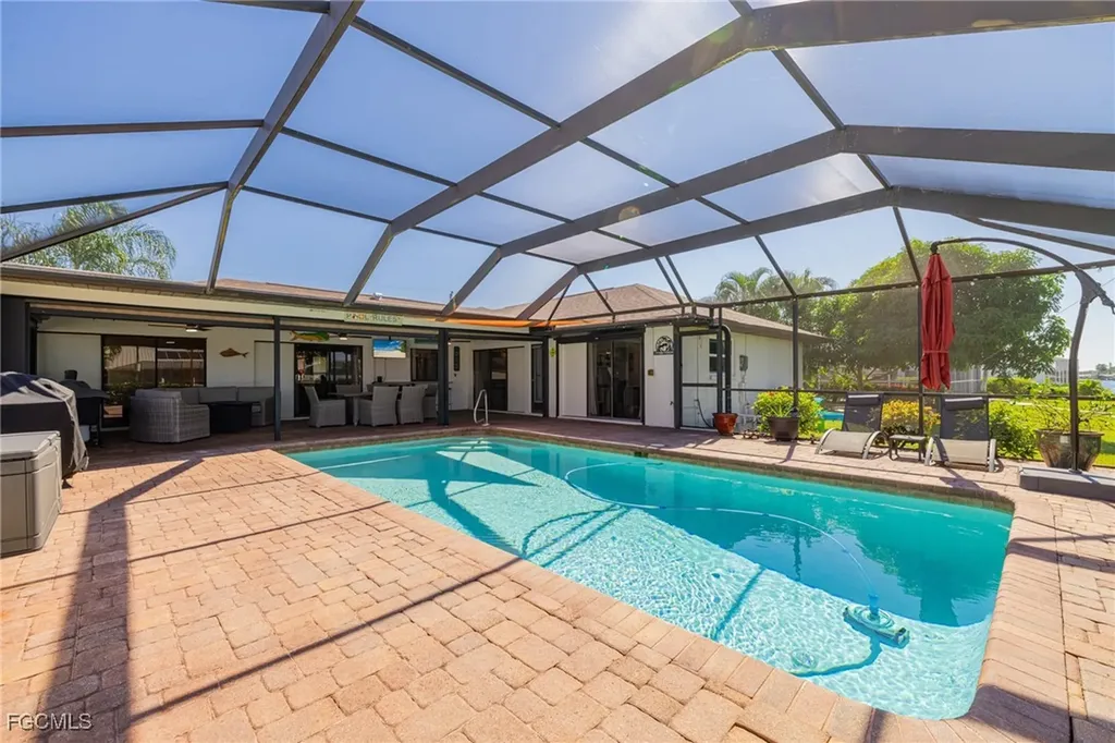 1518 SE 10th Place Cape Coral FL 33990