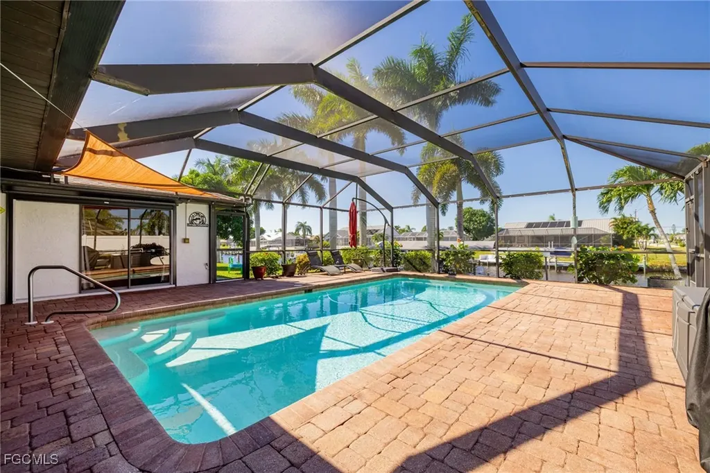 1518 SE 10th Place Cape Coral FL 33990